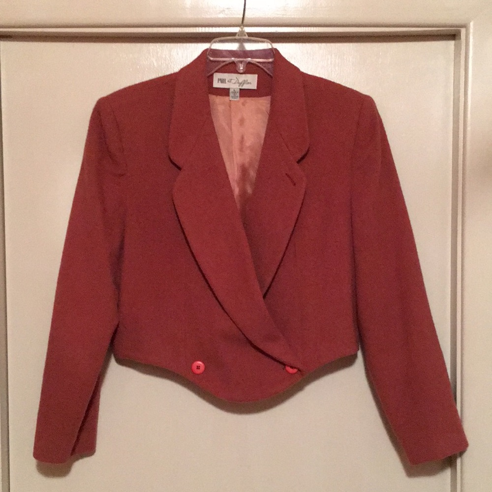 Jacket (Bolero style with 1 button) with a cute “V” in the back